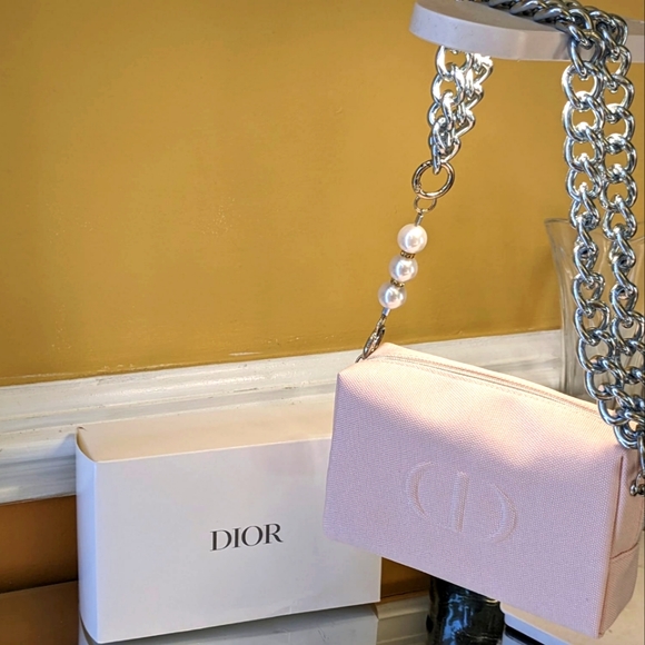 Host pick 💥💥❤️Dior pouch💥💥 - Picture 6 of 10